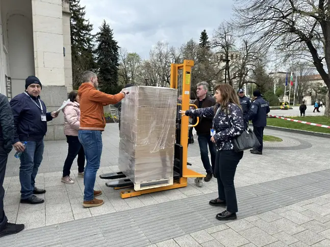 Областна администрация – Плевен получи и разпредели 200 000 бюлетини за изборите на 19 април 2026 г.