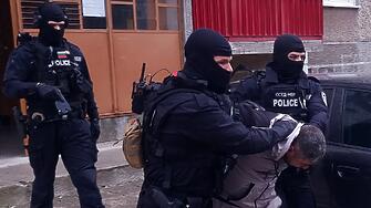 Двама задържани в Харманли за купуване на гласове