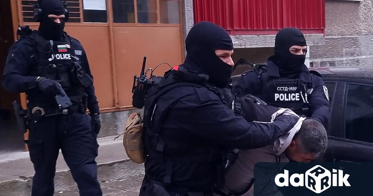 Двама души за задържани в Харманли по подозрение за купуване