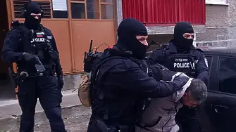 Двама задържани в Харманли за купуване на гласове