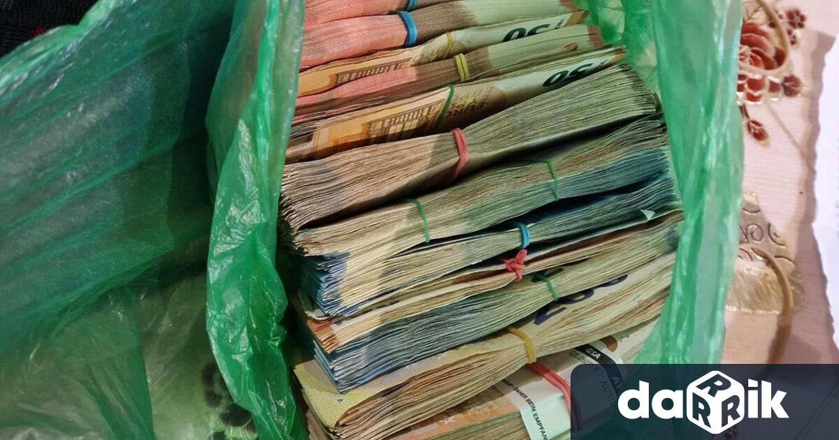 Задържан е 53 годишен криминално проявен мъж в чийто дом са