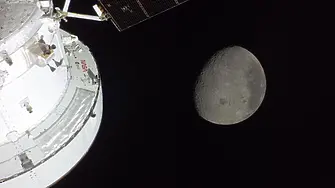 Астронавтите от "Артемис II" наблюдаваха разбиването на метеорити върху повърхността на Луната