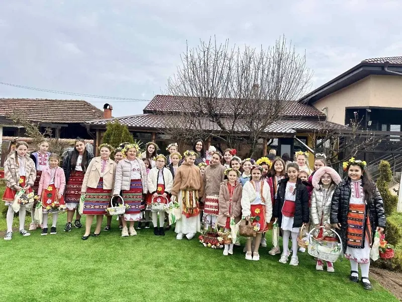 Над 60 лазарки от Мизия пяха и танцуваха