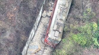 БДЖ влак се блъсна в скала, има пострадали