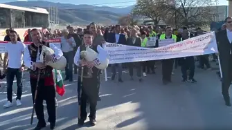 Протест блокира Околовръстния път заради спрян ремонт