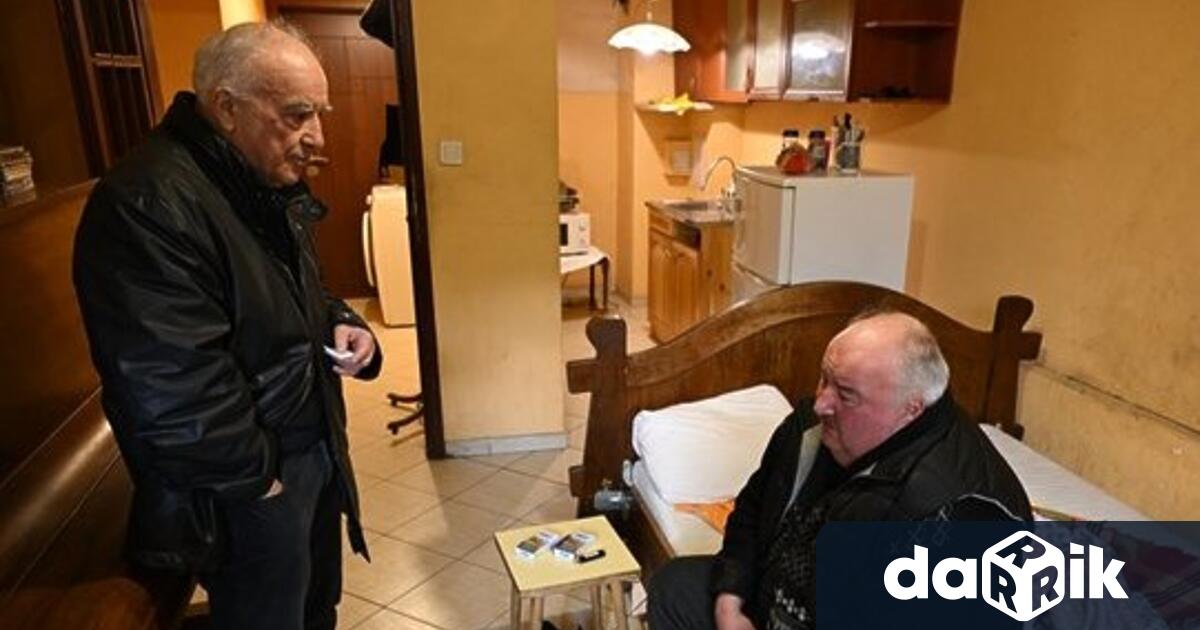 От почти 5 години оперен певец изявявал се в десетки