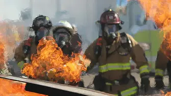 Цистерна, превозваща бензин, се запали (ВИДЕО)
