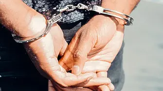 Задържаха 63-годишен мъж за извършени блудствени действия спрямо момичета на 14 и 15 години