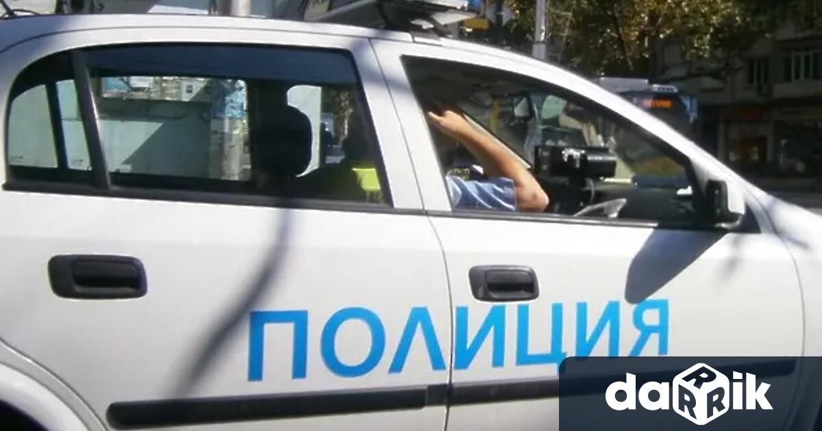 Полицейски служители на Районното управление в Елена установиха три малолетни