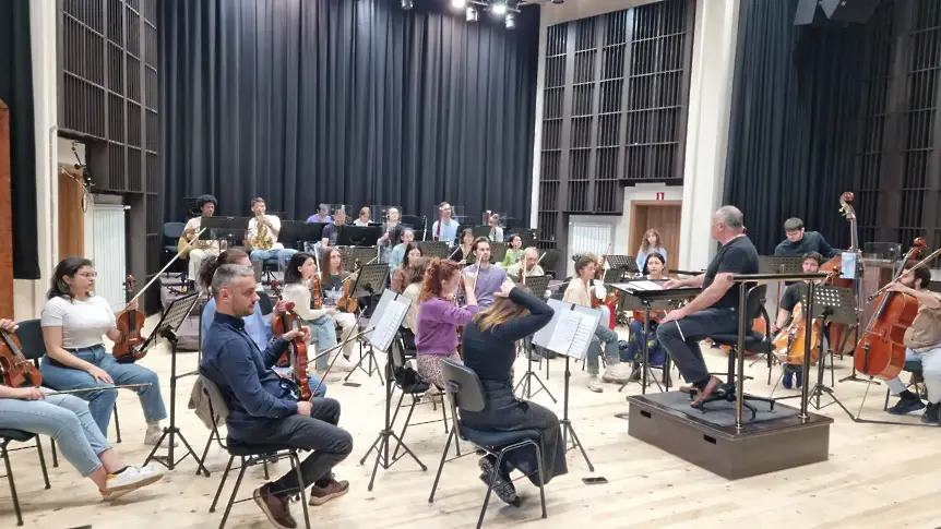 Диригент Ив.Илиев: Чрез музиката хората се обединяват, тя е фактор, който ни прави по-добри и човечни!