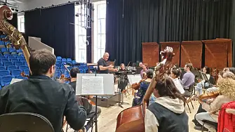 Блестящ румънски цигулар и квартет валдхорни в концерта на 9 април в Симфониета-Враца