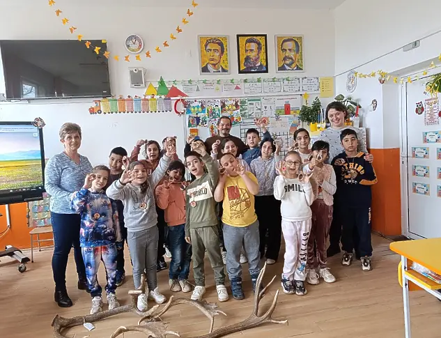 Държавно ловно стопанство „Росица“ отбеляза Седмицата на гората с образователни инициативи и засаждане на дръвчета в селата Душево и Шумата