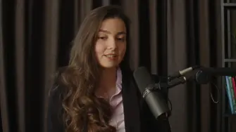 Българката, която остави Холандия и Делойт, за да каже на майките в България: не сте сами!