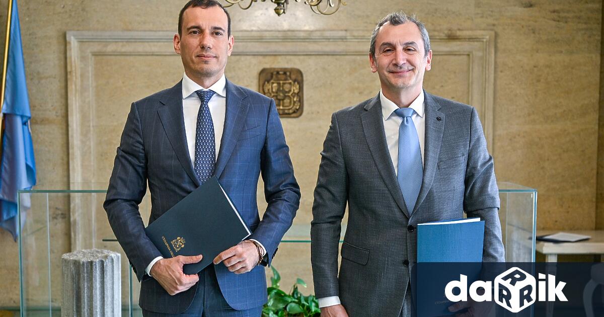 Кметът на София Васил Терзиев и министърът на здравеопазването доц