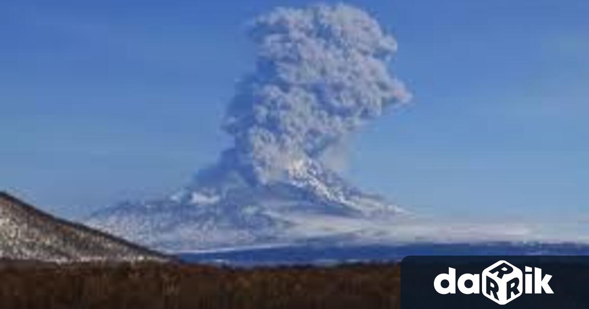 Вулканът Шивелуч в Камчатка изхвърли пепел на височина 7 км