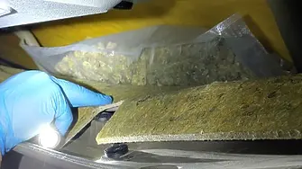 Над 1 кг кокаин и близо 6 кг марихуана откриха в камион с плодове (СНИМКИ)