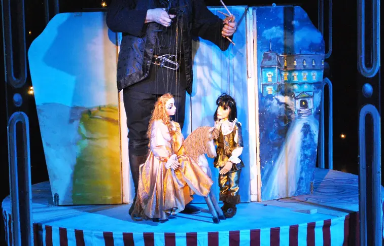 Кукленият театър обещава приказен уикенд за децата в Сливен