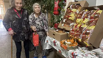 Младите червенокръстци от Ловеч и Троян стоплиха сърцата на хора в риск за Великден