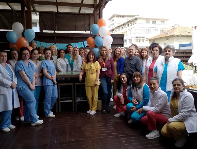 8-месечната Лили и родителите й посетиха с благодарност чудотворците от екипа на Медицински център КИРМ “Св. Елисавета” – Плевен навръх 19-я му рожден ден