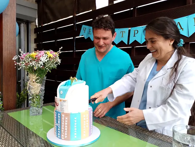 8-месечната Лили и родителите й посетиха с благодарност чудотворците от екипа на Медицински център КИРМ “Св. Елисавета” – Плевен навръх 19-я му рожден ден