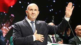 Голям скандал с фалшиви листовки за Радев с грешен номер пред Kaufland в Пловдив