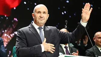 Голям скандал с фалшиви листовки за Радев с грешен номер пред Kaufland в Пловдив