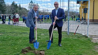Община Севлиево започна изграждането на футболно игрище с изкуствена настилка в парк "Черничките"