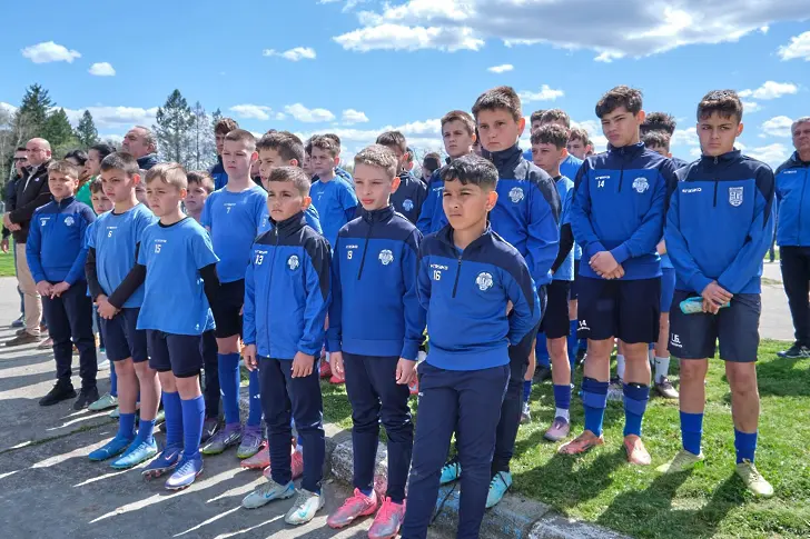 Община Севлиево започна изграждането на футболно игрище с изкуствена настилка в парк "Черничките"