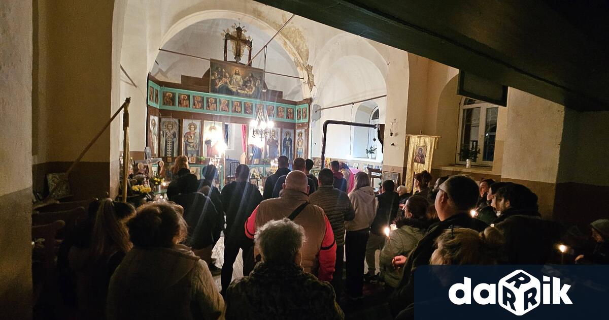 На Велика събота храмът Св. вмчк Димитър“ в ловешкото село