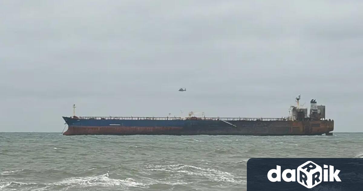 Ирански супертанкер срещу който са наложени санкции премина през Ормузкия