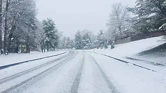Сняг изненада шофьорите на прохода Шипка