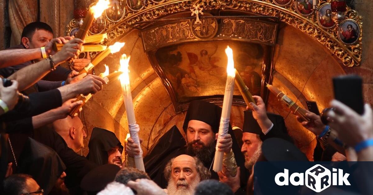 Целият православен свят стана свидетел на слизането на Благодатния огън