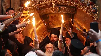 Благодатният огън слезе в храма на Божи гроб в Йерусалим