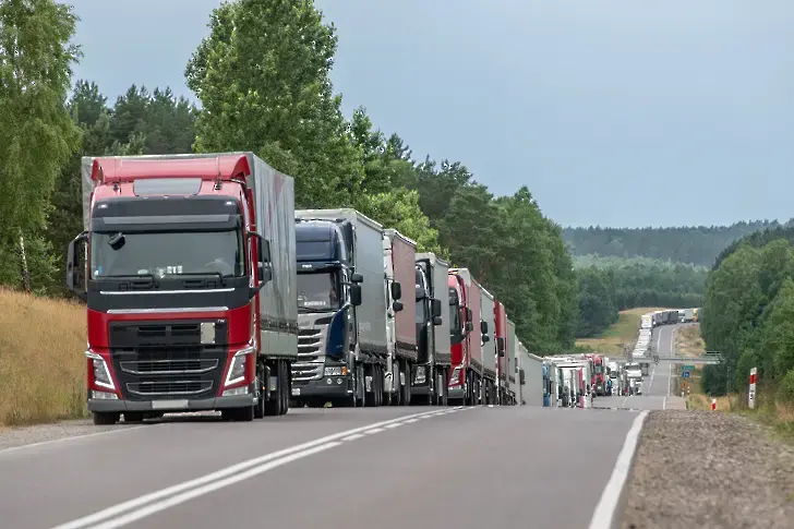 Натоварен е трафикът по „Струма“ и „Хемус“