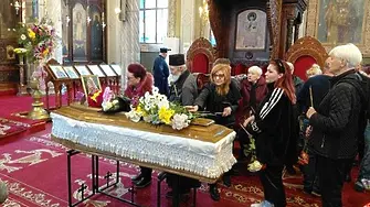 Стотици изпратиха Янка Рупкина в последния й път