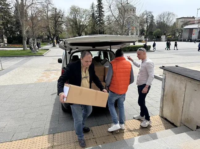 Приемане и разпределение на изборни материали в Областна администрация - Плевен