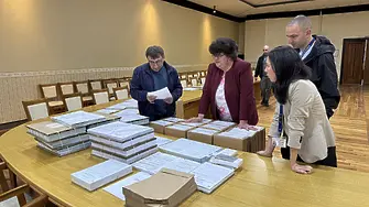 Приемане и разпределение на изборни материали в Областна администрация - Плевен