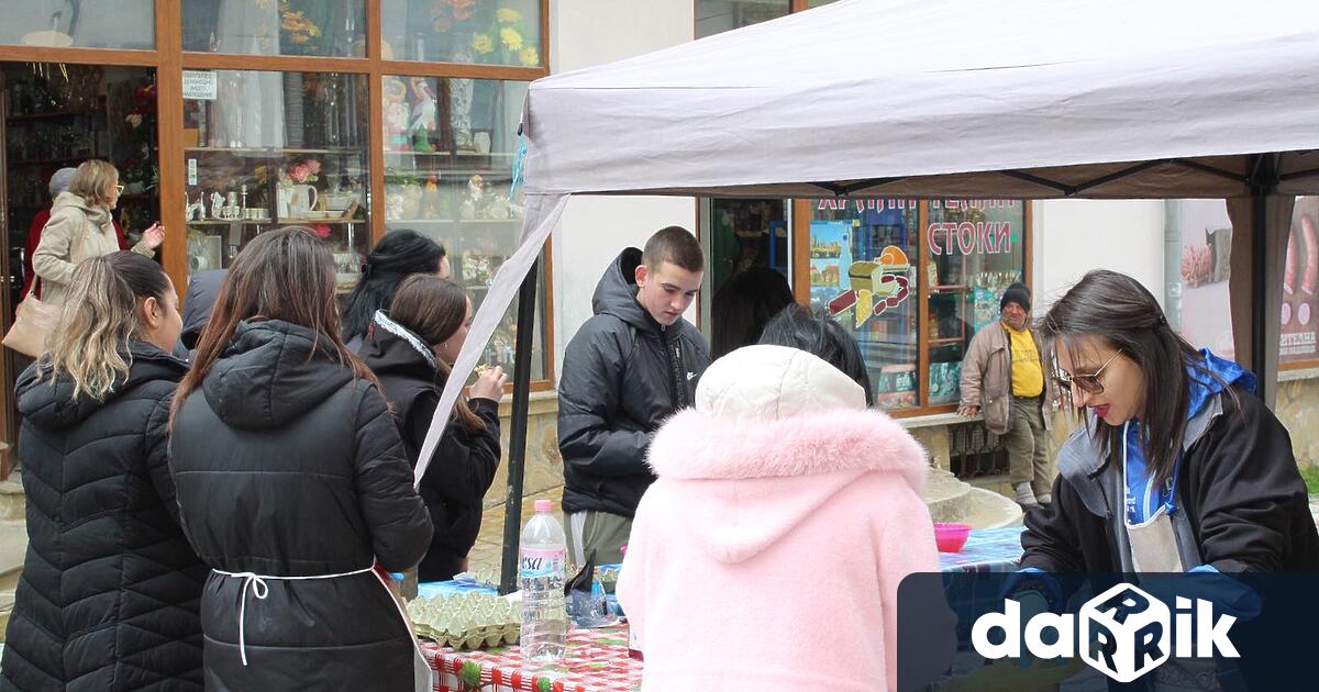 Десетки деца родители и гости на Котел се включиха в