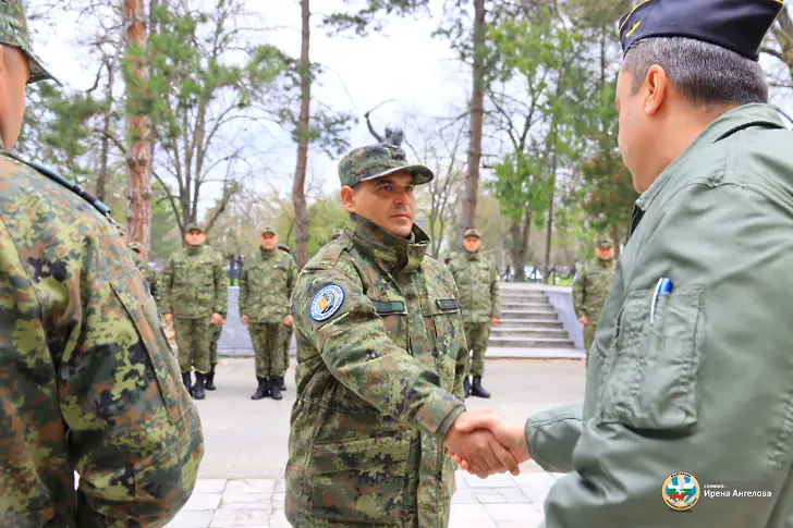 Специализанти завършиха обучението си в  12-та Авиационна база 