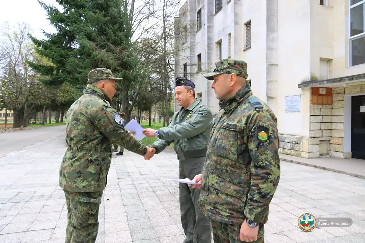 Специализанти завършиха обучението си в  12-та Авиационна база 