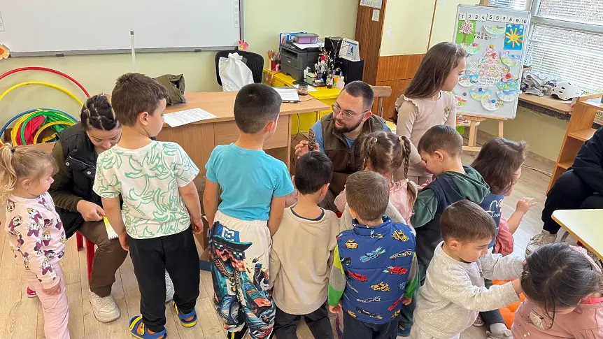 Близо 8000 фиданки поставиха началото на нова гора край Габрово