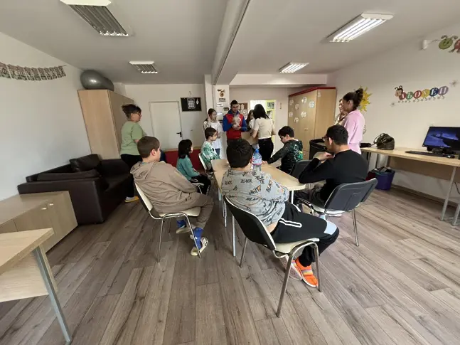 Младите червенокръстци от Ловеч и Троян стоплиха сърцата на хора в риск за Великден