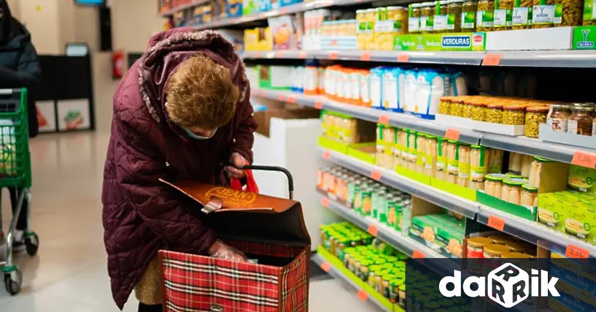 Само за месец малката потребителска кошница е скочила с два