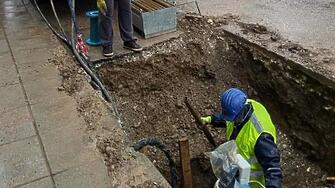 Екипи на „ВиК“-Плевен отстраняват авария на водопроводната мрежа в гр. Славяново