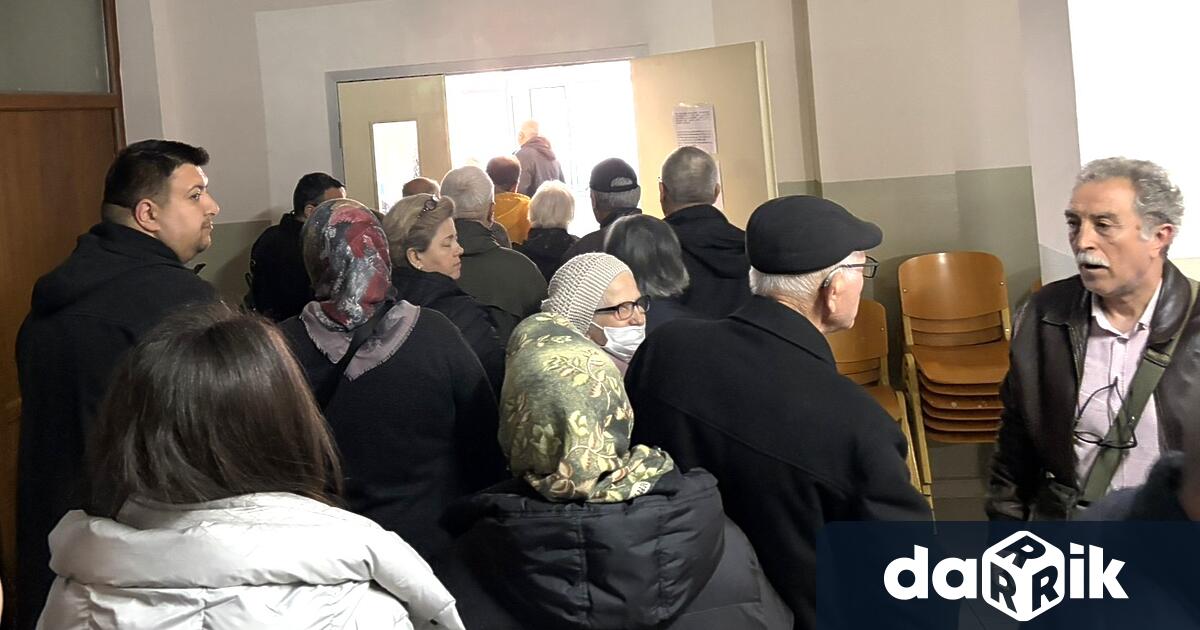 30 минути след откриването на изборния ден в Истанбул вече