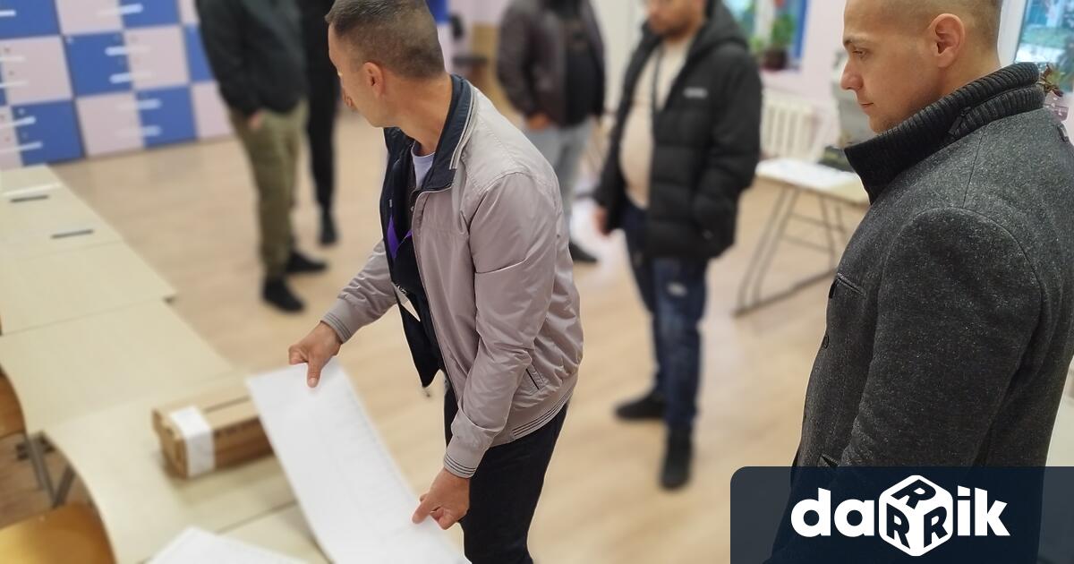 Изборният ден в Буковлък започна с напрежение съобщи Нова теревизия Председателят