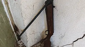 В изборния ден задържаха мъж за кражба на оръжие