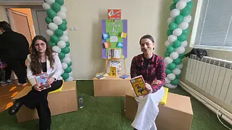 Актриси от Врачанския театър се включиха в Маратона на четенето в Мездра