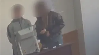 Пуснаха „помагащата“ при гласуването дъщеря на кмета на Великденче