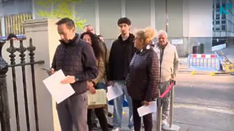 Опашки пред секциите за гласуване в Лондон още преди отварянето им